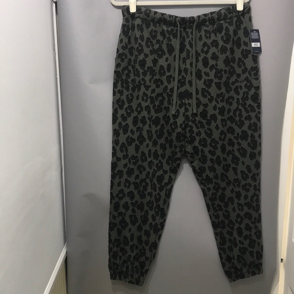 Lucky Brand Women’s Green Leopard Print Sweatpants Size Large